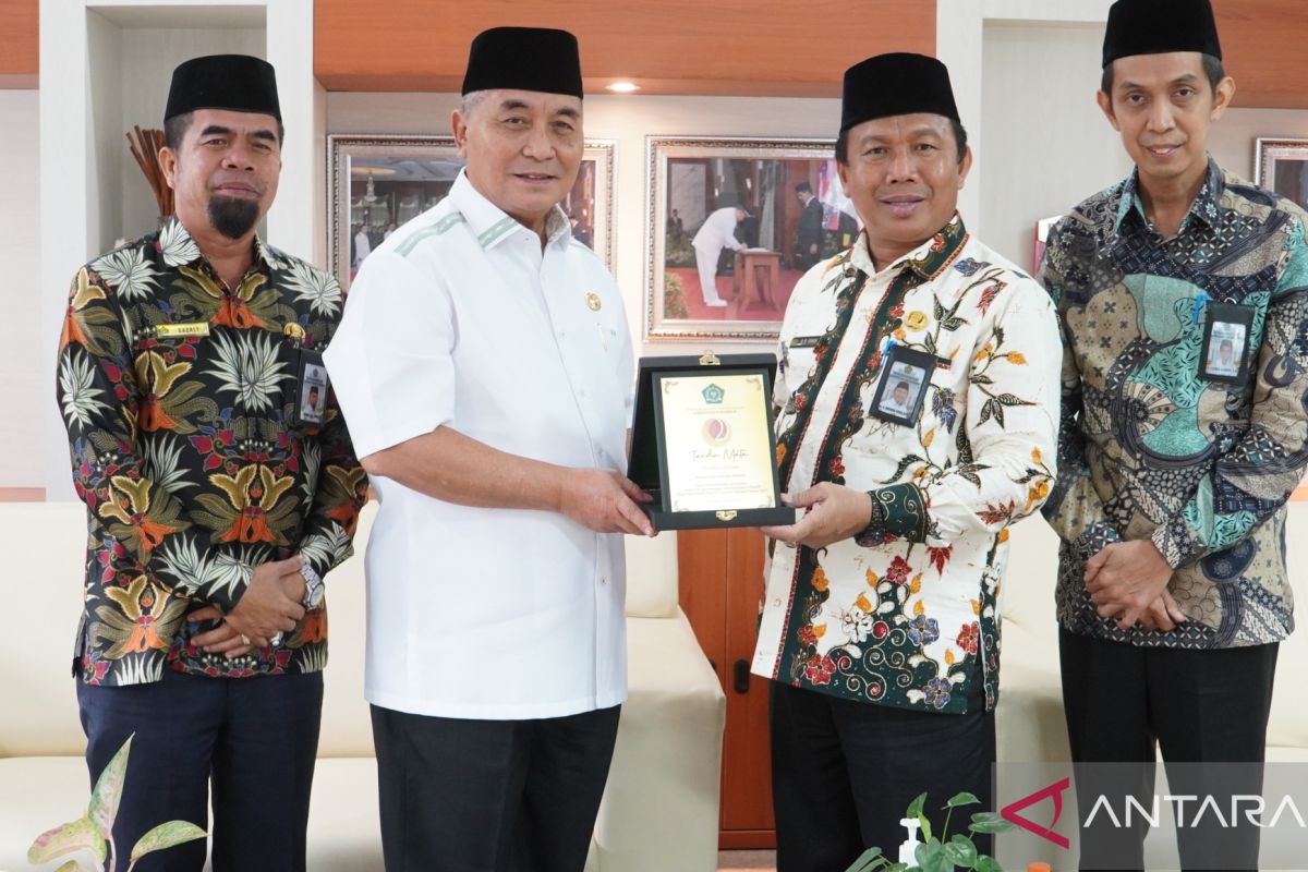 Bupati HSS terima anugerah dan penghargaan dari Kemenag RI