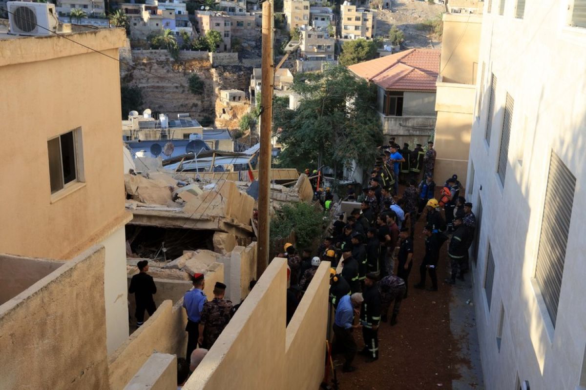 Lima orang tewas dalam insiden runtuhnya bangunan di Yordania