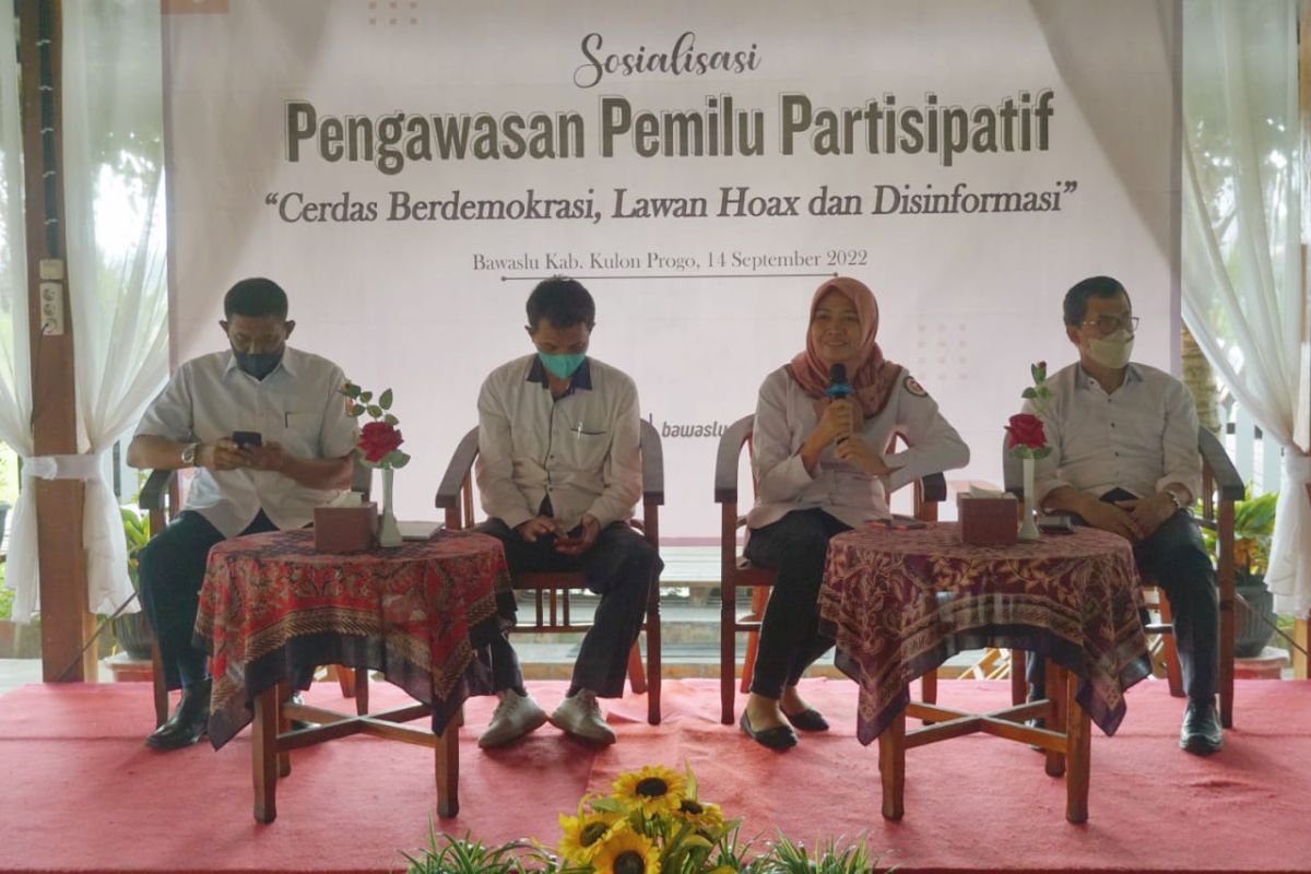 Bawaslu Kulon Progo mengajak masyarakat berpartisipasi lawan hoaks