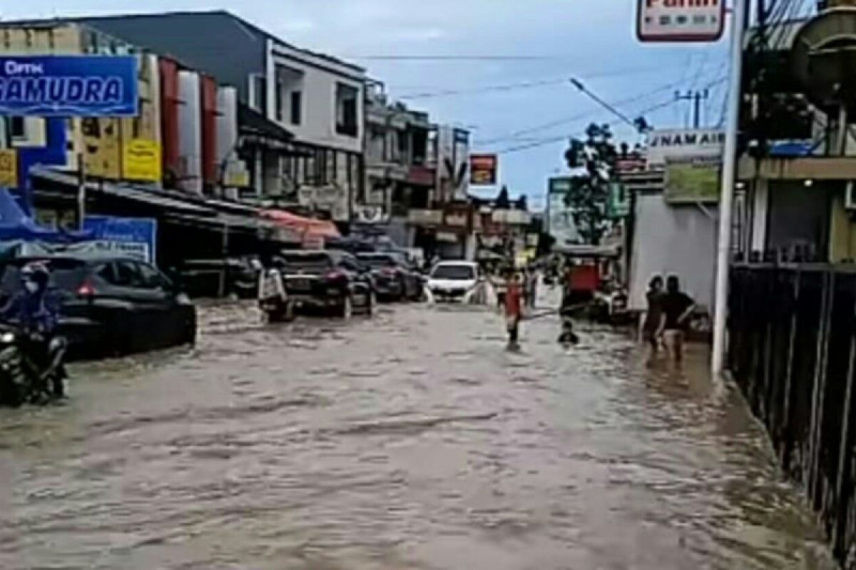 30 kawasan di Samarinda tergenang banjir akibat hujan petir