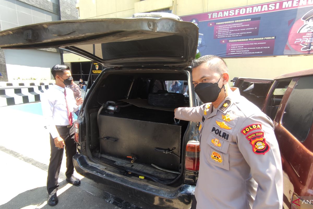 Polisi tangkap tiga tersangka penimbun solar subsidi di  Lubuk Linggau