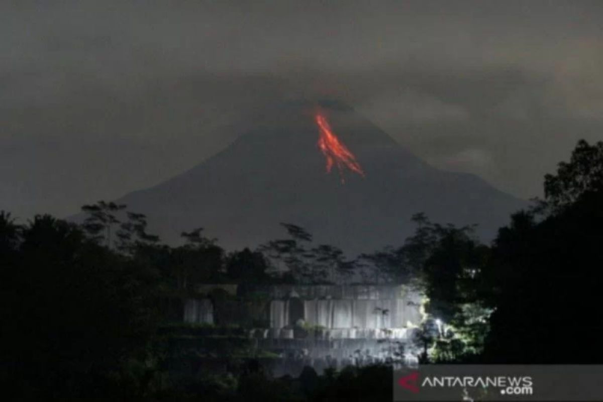 Merapi mengalami 100 kejadian gempa internal per hari