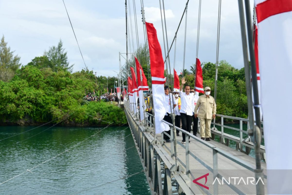 Presiden Jokowi resmikan Jembatan Gantung Wear Fair di Maluku Tenggara