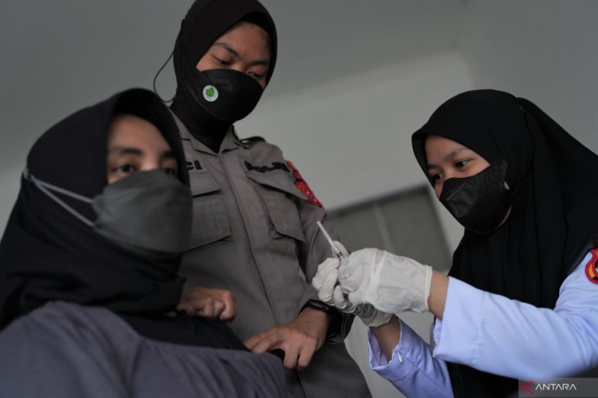 Vaksinasi dosis ketiga di Indonesia capai 63,31 juta orang