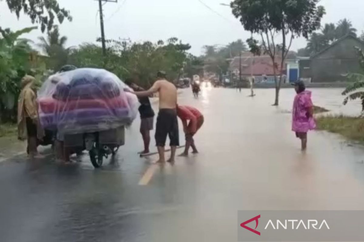 Banjir Kabupaten Bandung sebabkan sejumlah rumah rusak