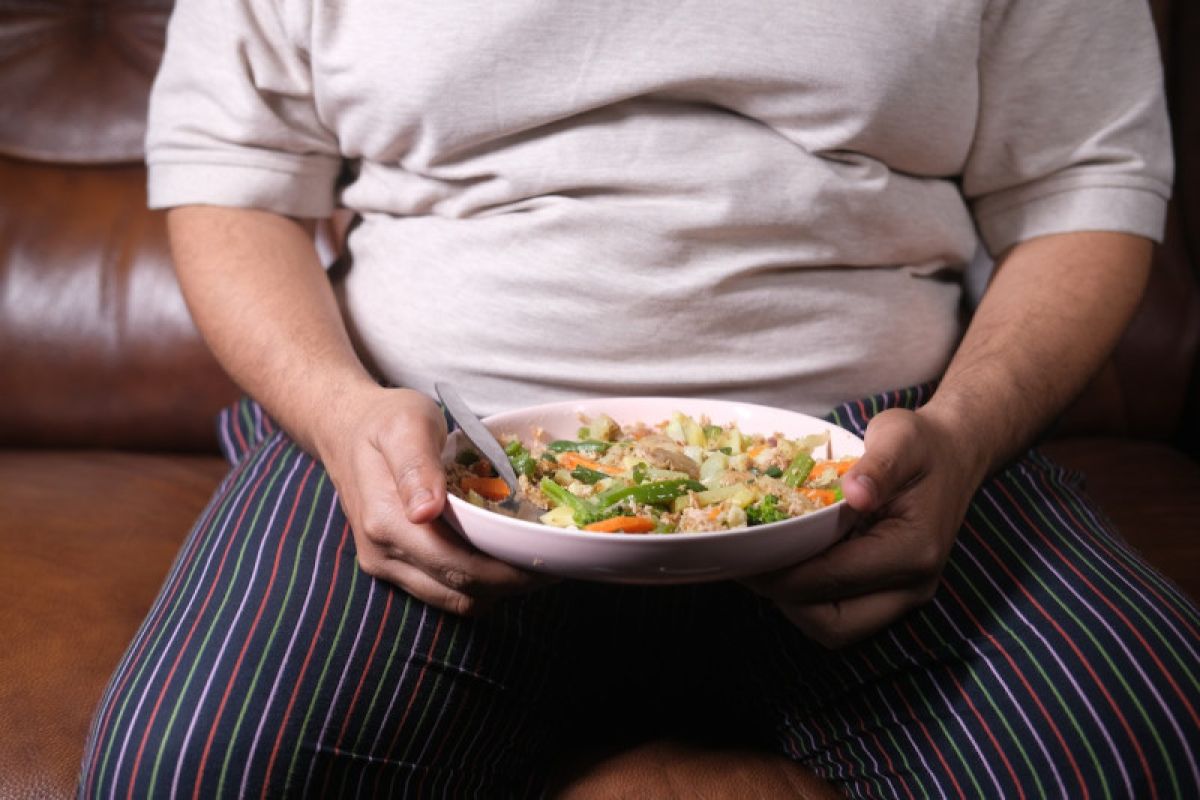 Makan malam tak bikin tambah berat badan asal porsinya imbang