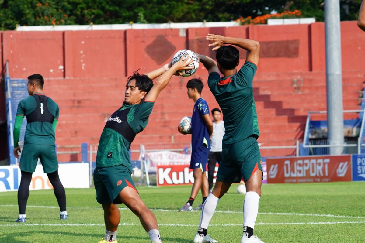 Liga 1: Derbi Jatim, Persik sibuk mengasah fisik