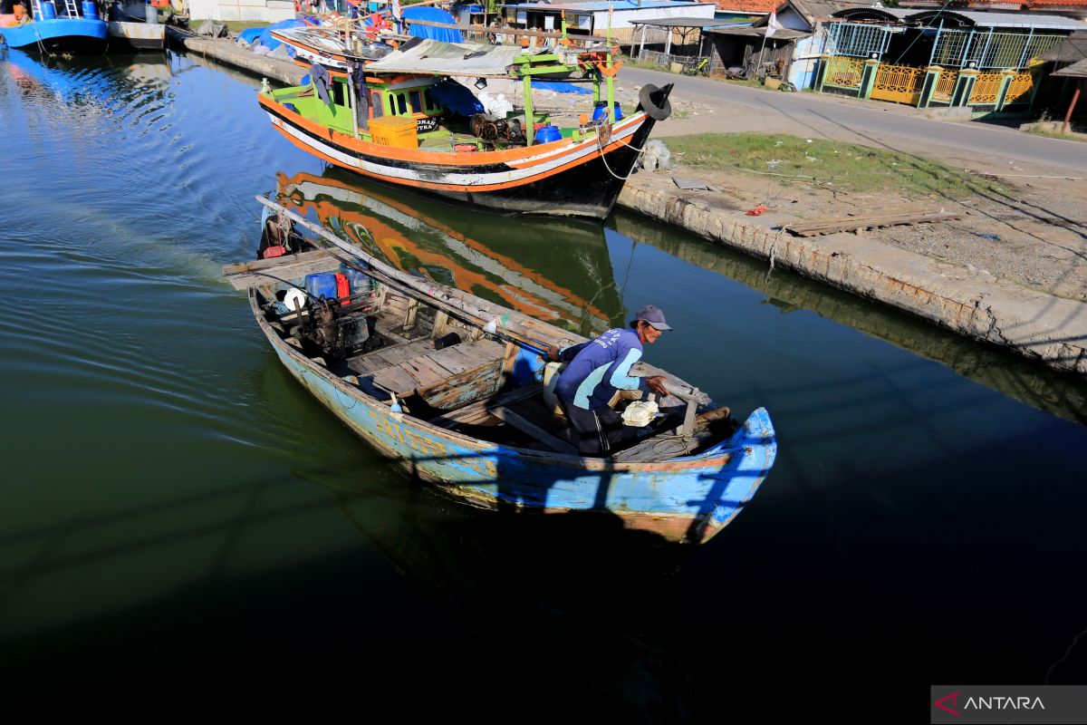 Dinsos Pemprov Jabar salurkan bantuan sosial untuk nelayan kecil