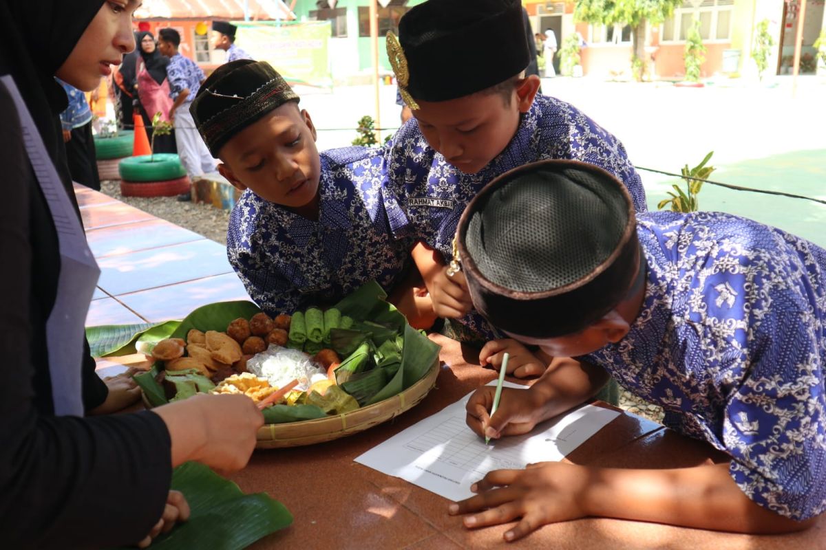 Sehari berbudaya Aceh, SMPN 17 kenalkan penajoh endatu ke siswa