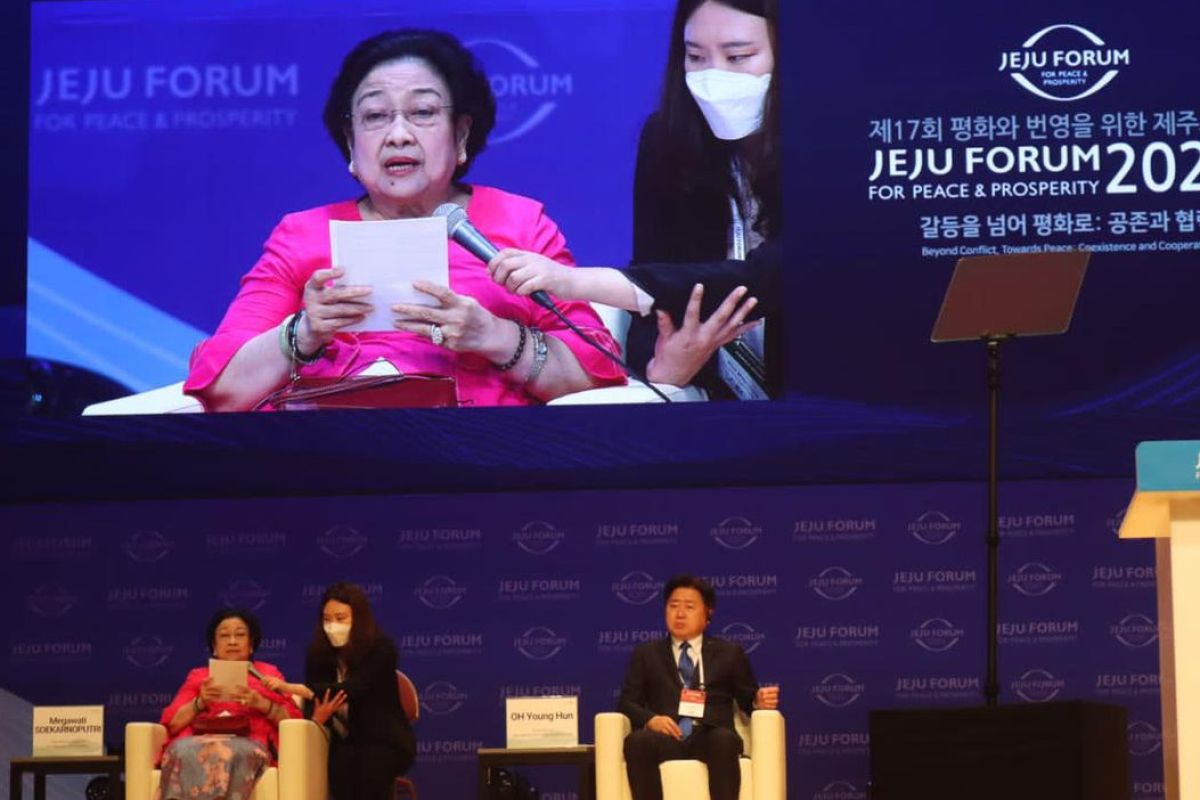 Megawati Soekarnoputri serukan hentikan perang di Jeju Forum