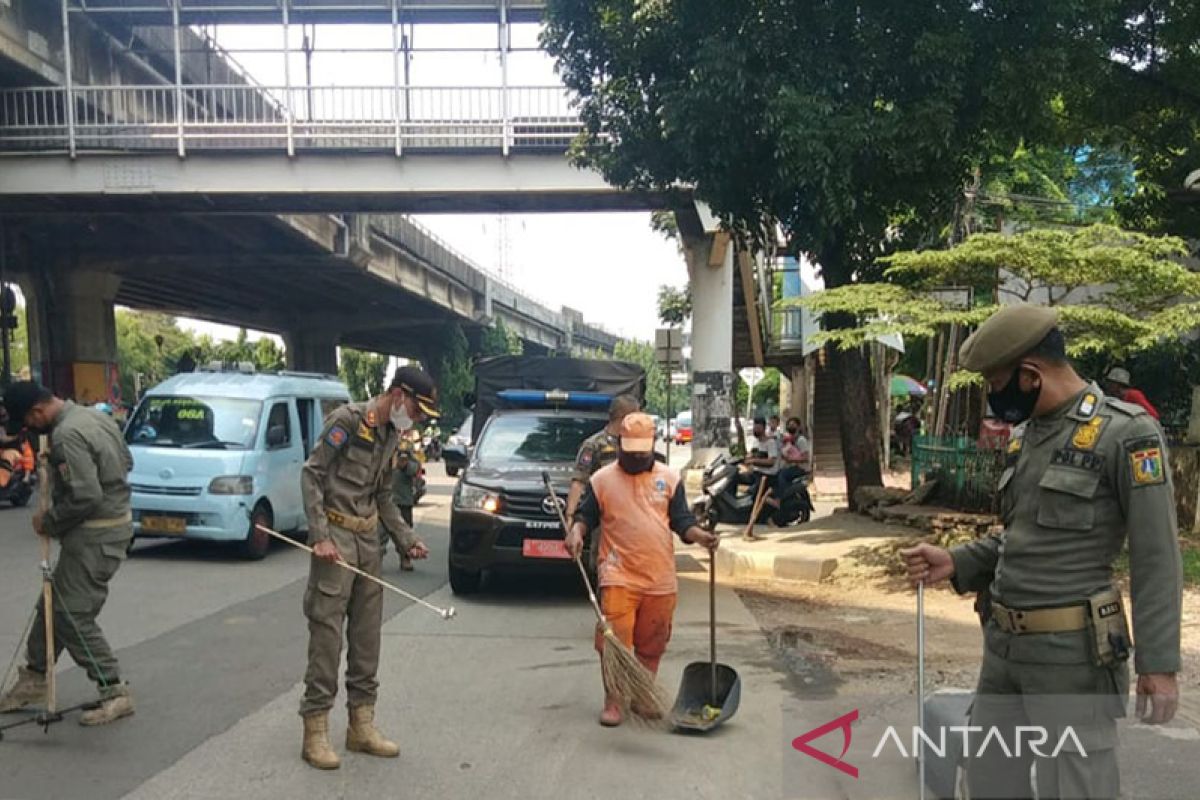 Satpol PP gelar Operasi Ranjau Paku di Jaktim