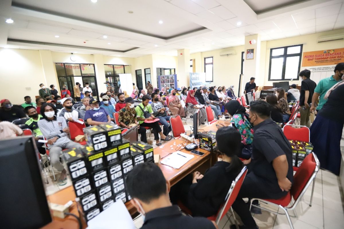 TVOne bagikan perangkat pendukung TV digital ke 2.711 warga Cilincing