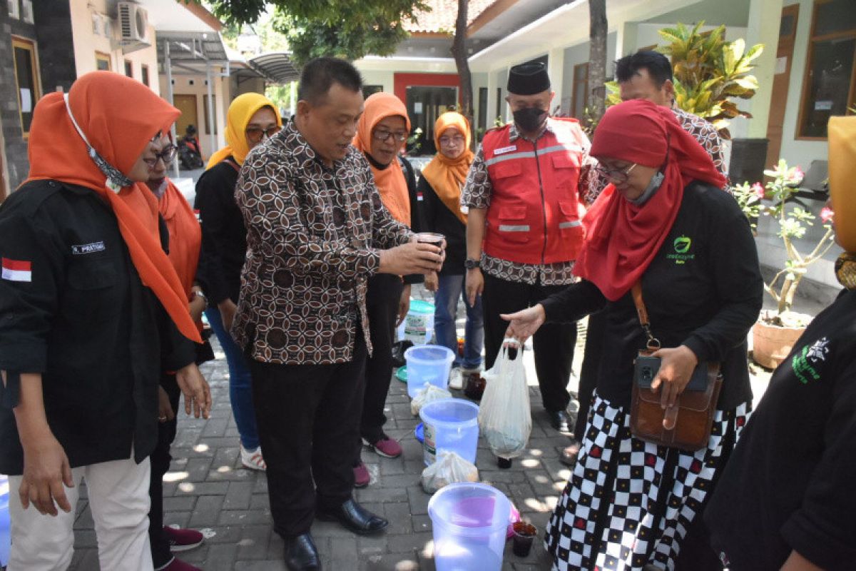 Bantul sosialisasikan kegunaan eco enzyme guna mencegah PMK ternak