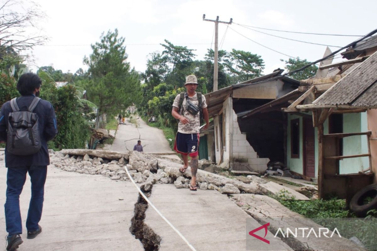 Plt Bupati Bogor tetapkan tanggap darurat bencana pergeseran tanah