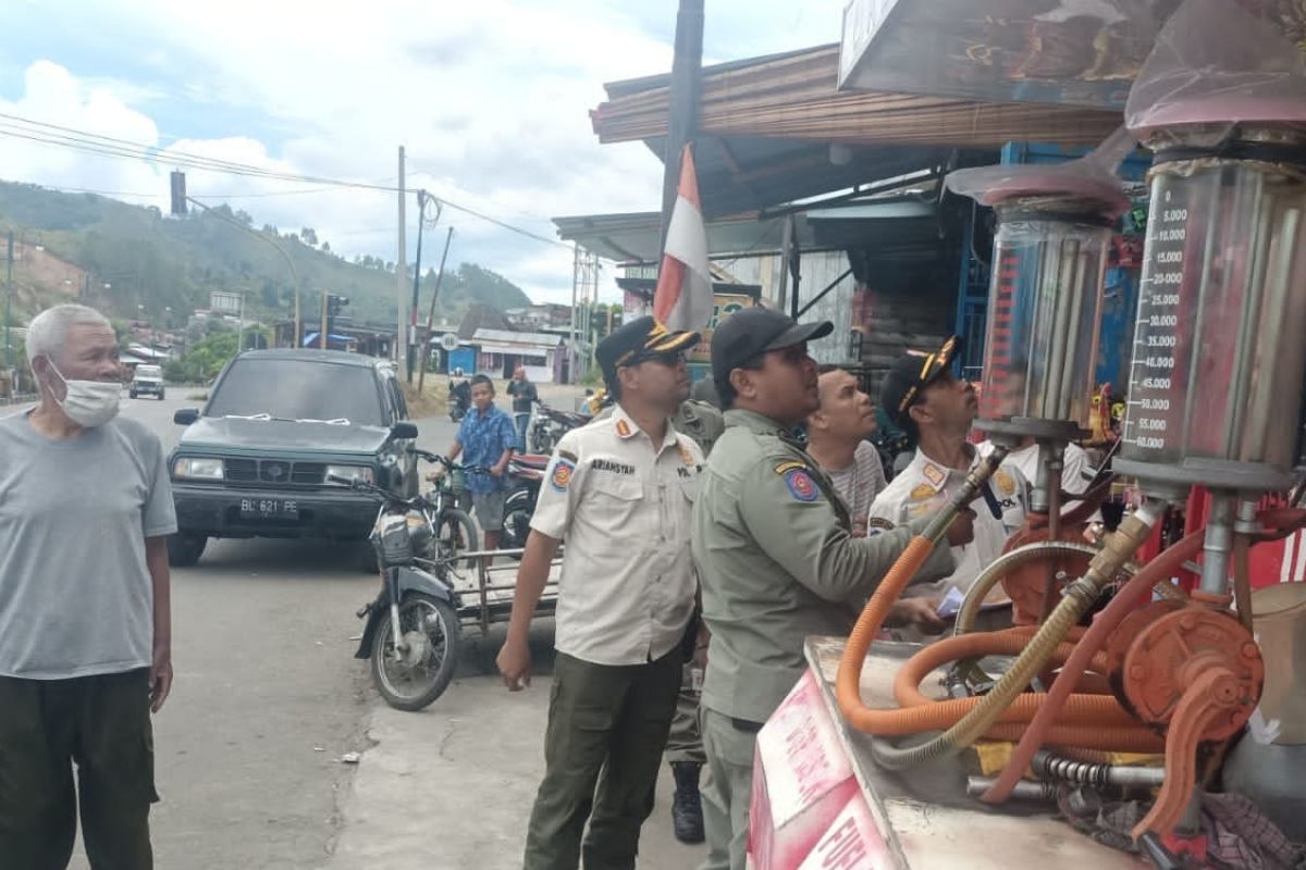 Satpol PP tertibkan usaha Pertamini di Aceh Tengah