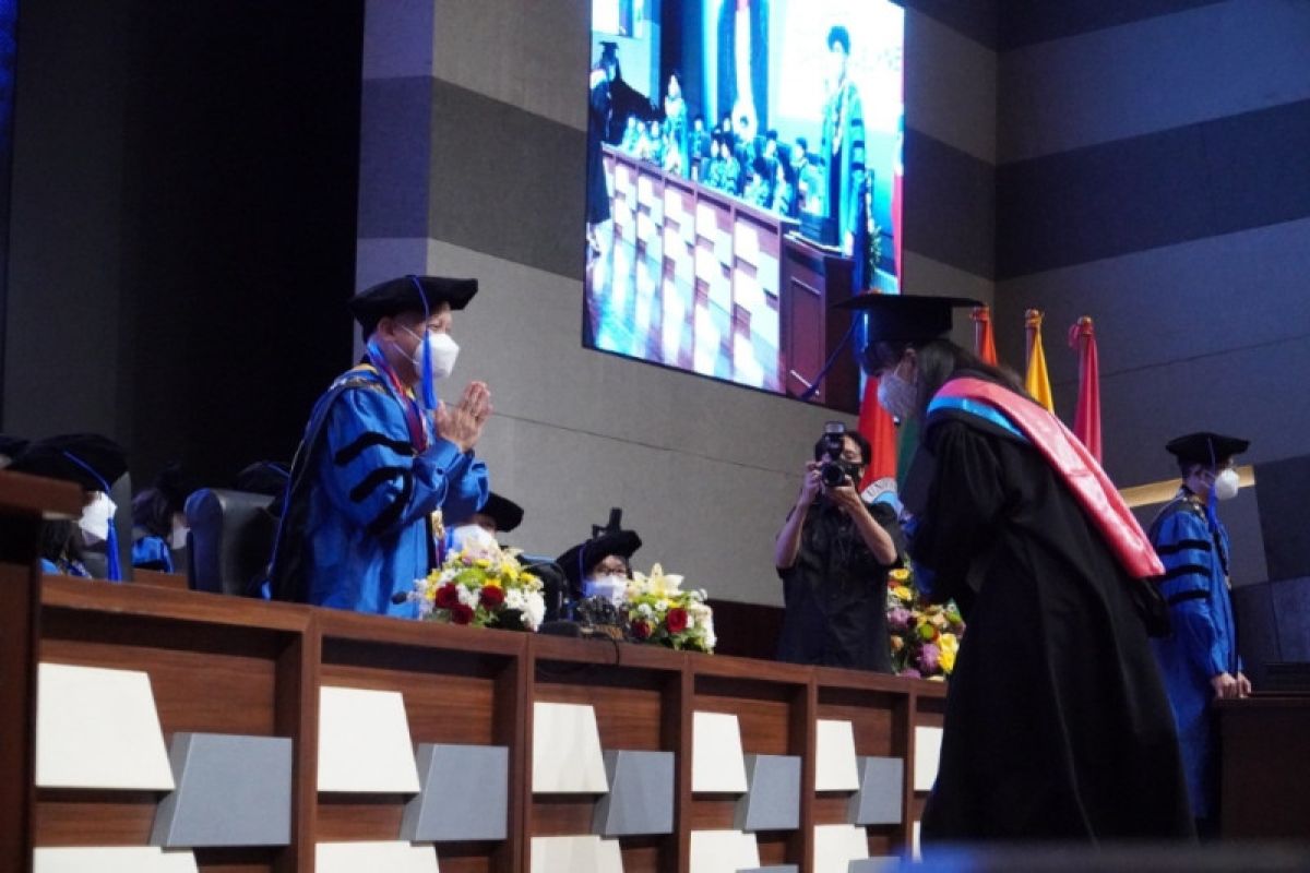 UK Petra Surabaya kukuhkan 1.478 lulusan pada wisuda ke-82