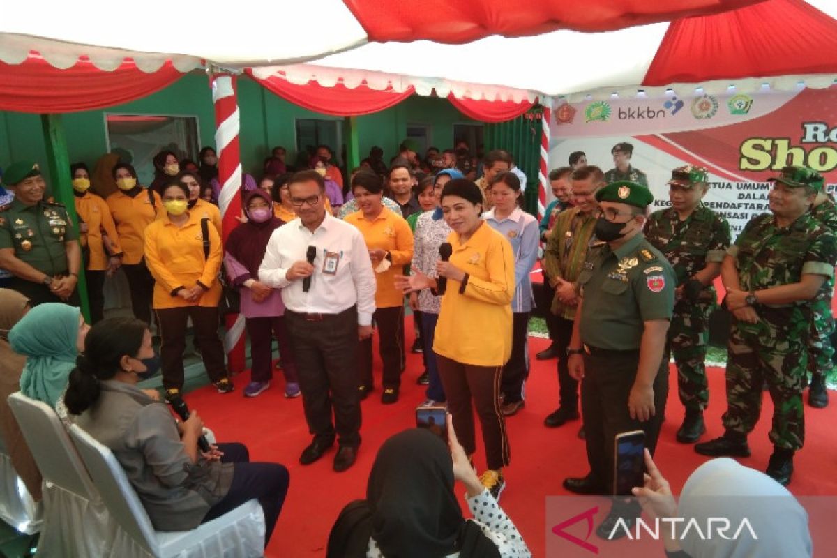 BKKBN dan Dharma Pertiwi edukasi peserta KB di Kendari Sultra