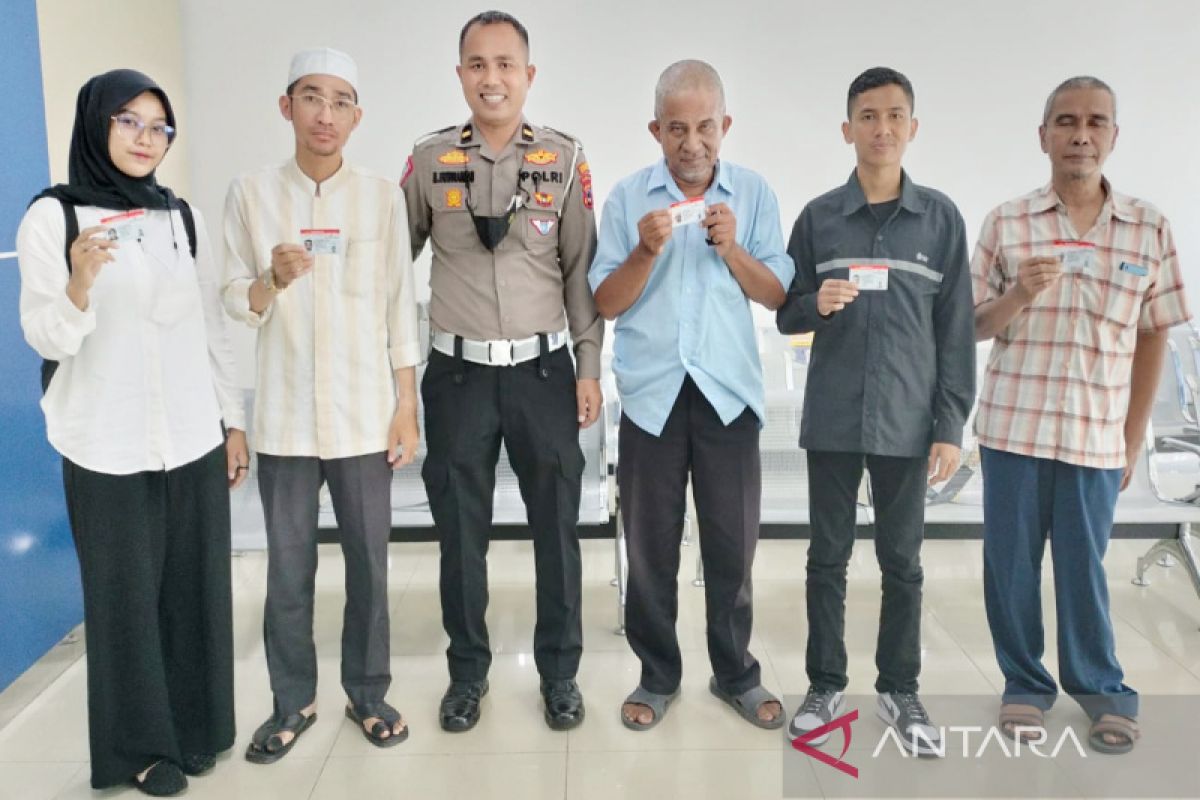 Kapolresta Banjarmasin berikan SIM gratis untuk para guru mengaji