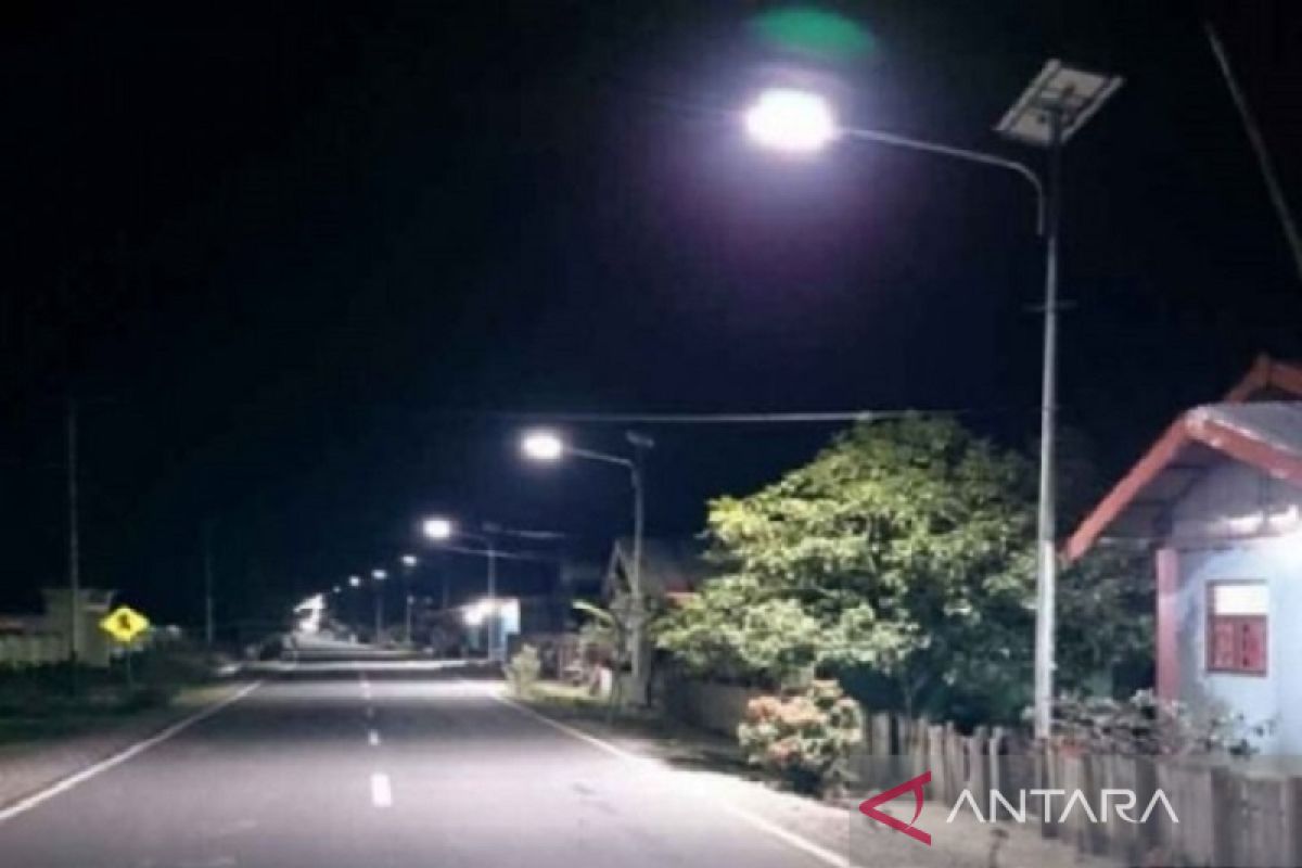 Pemkot targetkan 2.000 lampu terpasang untuk terangi jalanan di Kendari