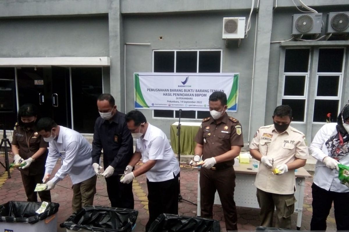 BBPOM di Pekanbaru musnahkan produk tanpa izin edar dengan nilai ekonomi Rp1,6 miliar