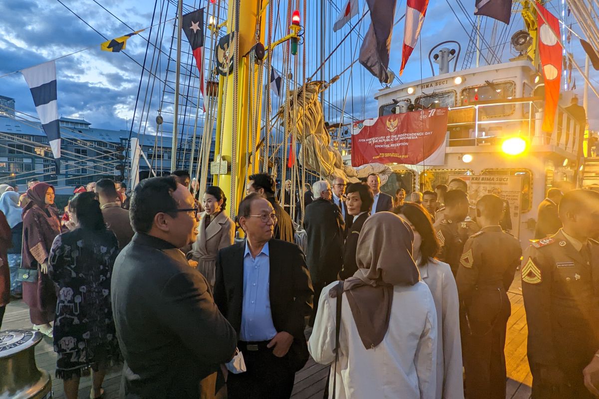 Indonesian Consulate General holds diplomatic reception aboard warship