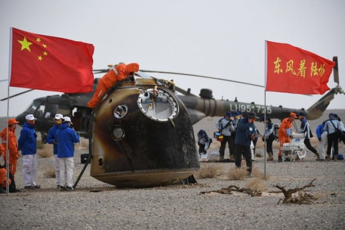 Karnaval sains Beijing pamerkan kapsul pembawa Shenzhou-13 dari luar angkasa