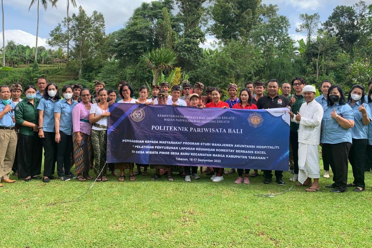 Prodi MAH Poltepar Bali adakan Pelatihan Penyusunan Laporan Keuangan di Desa Wisata Pinge