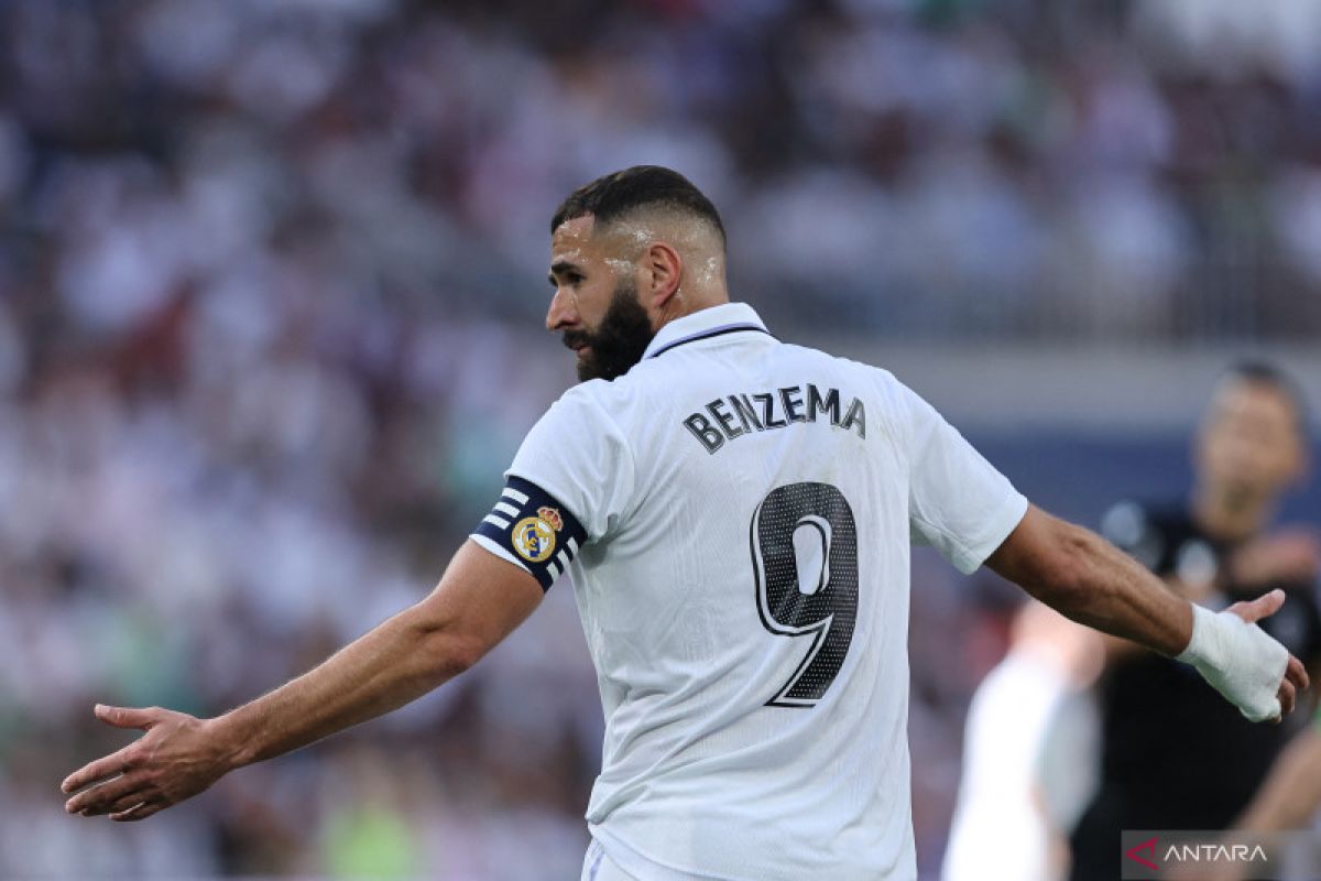 Karim Benzema dipastikan absen bela Real Madrid pada pertandingan derby Madrid