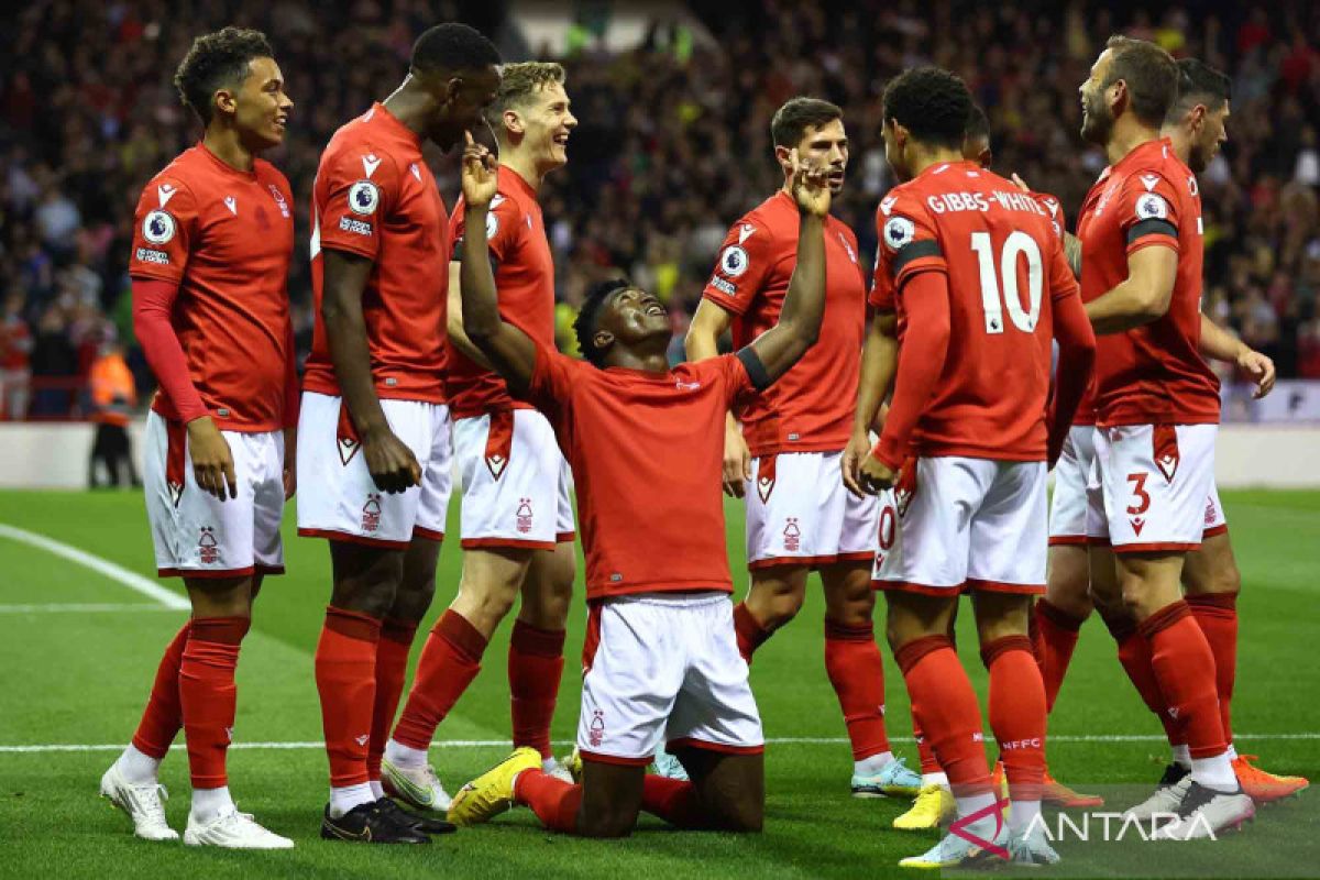 Awoniyi dioperasi usai insiden benturan dengan tiang gawang