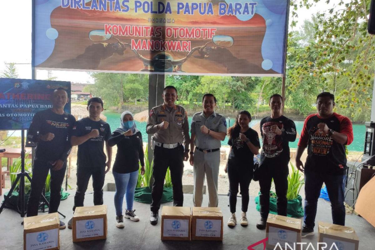 Dirlantas Polda Papua Barat gelar Art Policing bersama Komunitas Motor