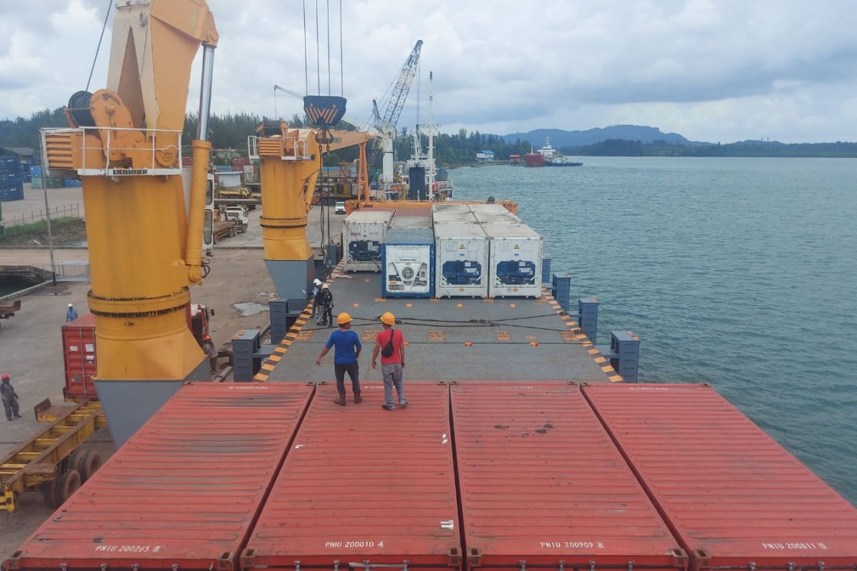Setelah vakum 2 tahun, kapal tol laut kembali bersandar di Bintan