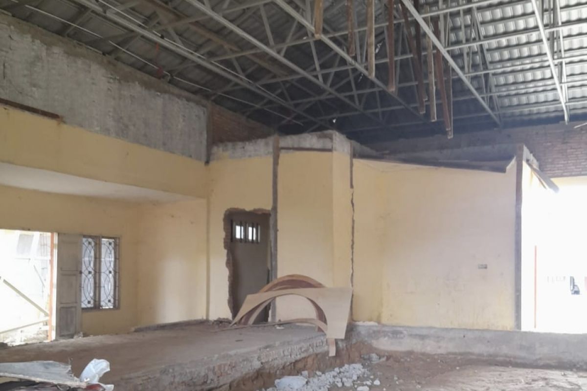 Pembangunan proyek rehab gedung politeknik kesehatan di Inhu terbengkalai