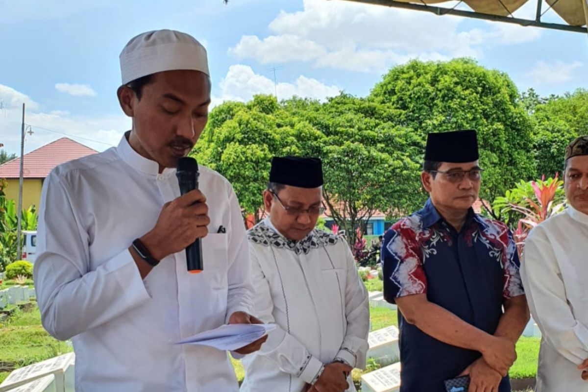 Bupati Saidi hadiri pemakaman pejabat Satpol PP