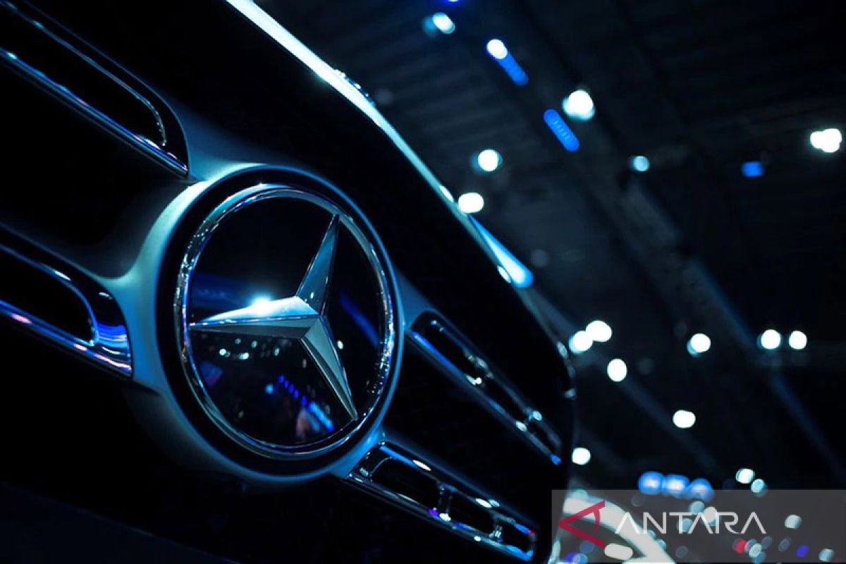 Mercedes-Benz mengadopsi pengisian daya baterai NACS dari Tesla