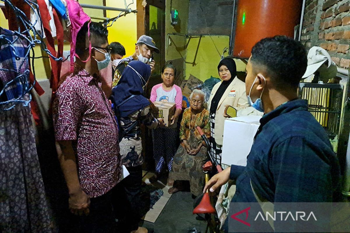 Dinsos Surabaya beri pendampingan nenek yang disuruh mengemis anaknya