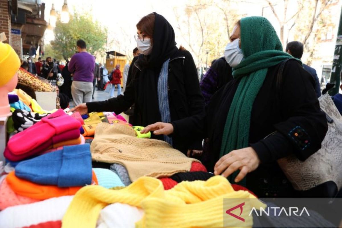 Kematian wanita usai ditangkap polisi susila di Iran picu protes warga