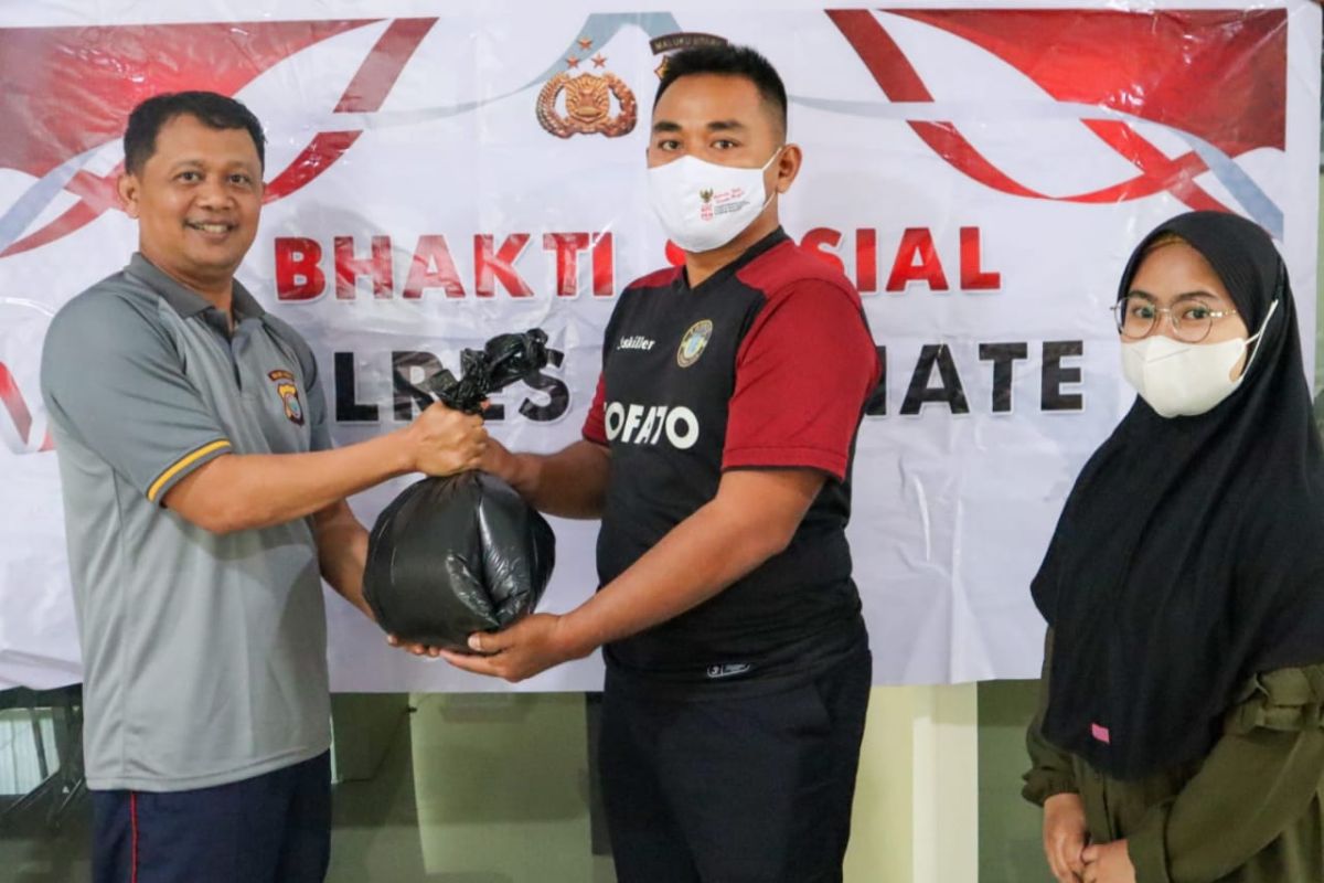 Guru mengaji di Ternate dapat sembako BBM, semoga tepat sasaran