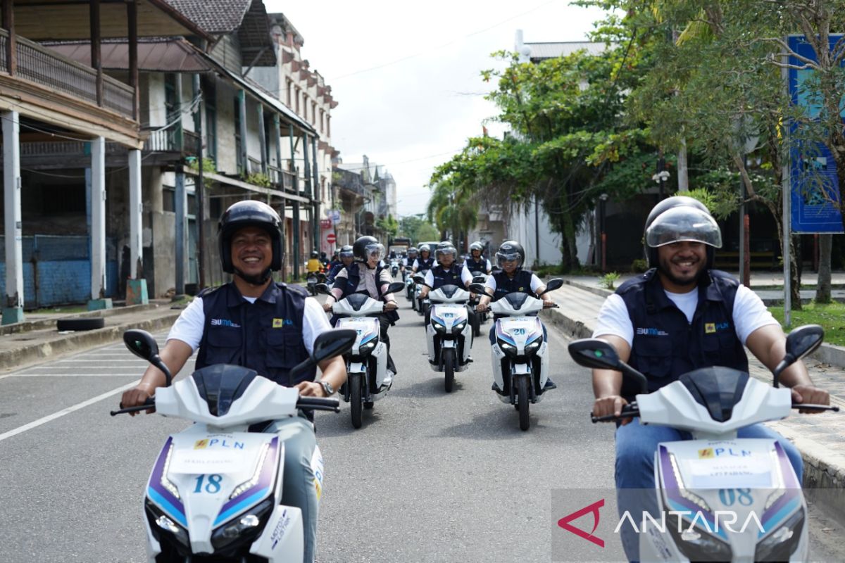 Dukung instruksi Presiden tentang BEV, PLN ajak stakeholdertouringmolis keliling Kota Padang
