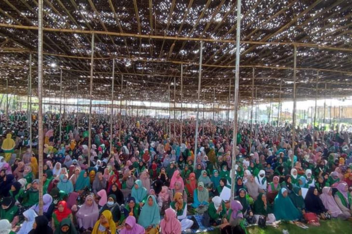 Ribuan jamaah hadiri pengajian akbar Hizbullah NW di Anjani (Video)