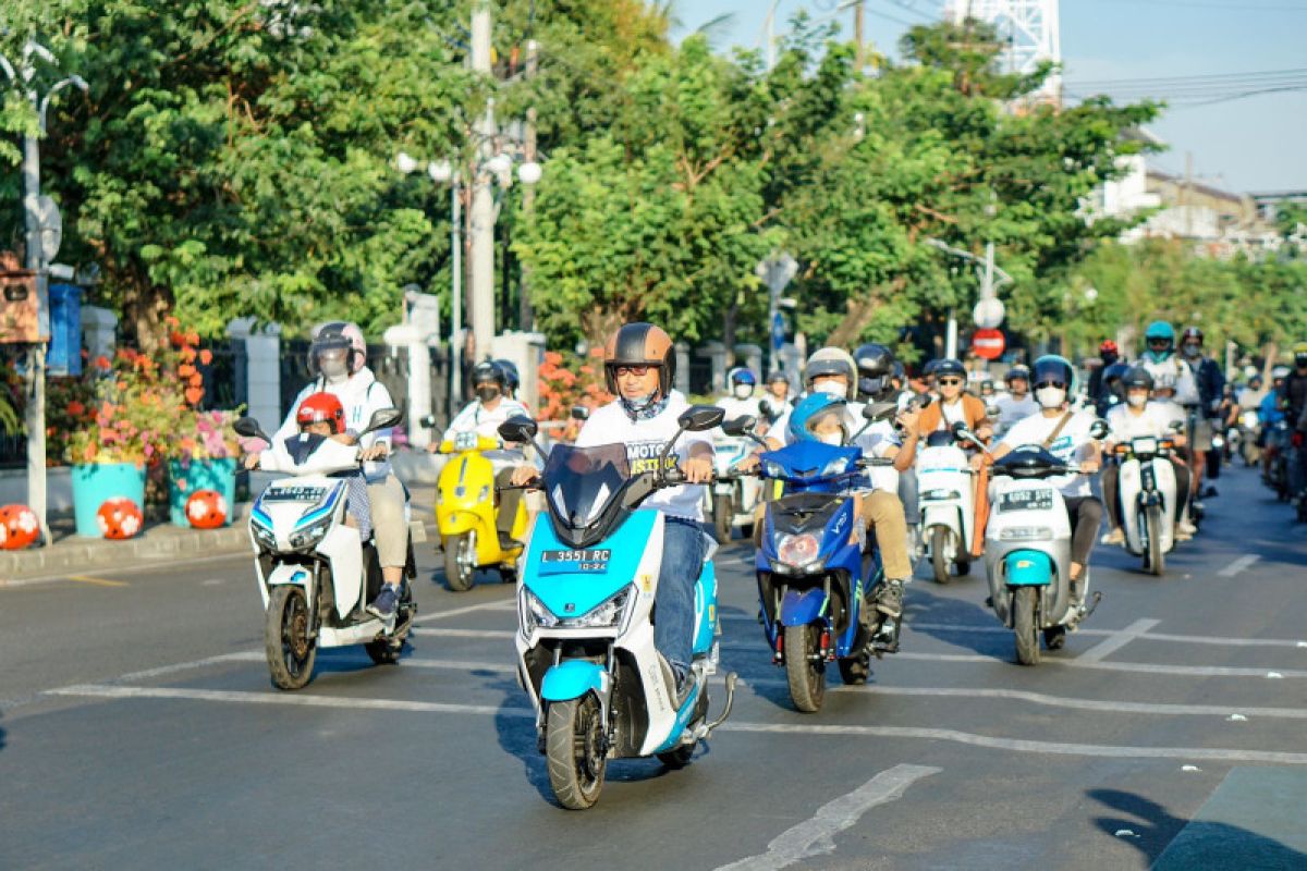PLN Jatim kampanyekan kendaraan listrik di CFD Surabaya