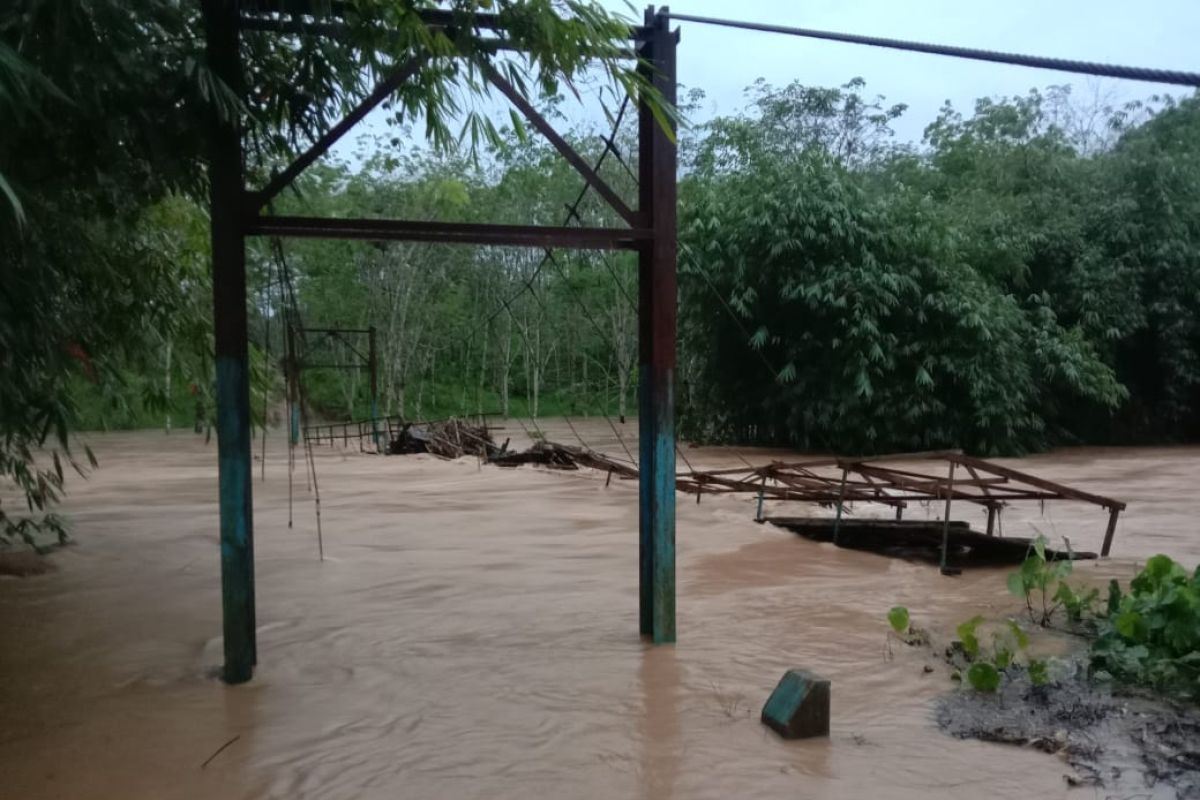Tiga dusun di Bengkulu Utara terisolasi akibat banjir