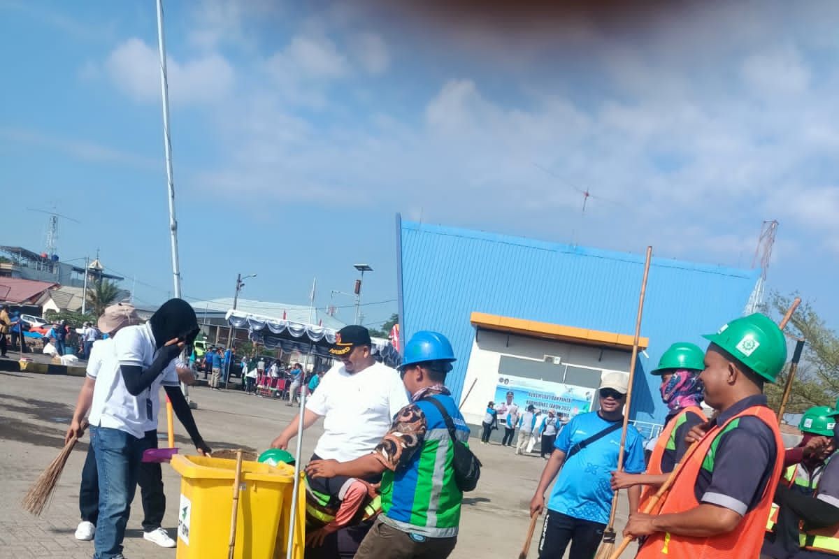 Pelindo Regional 4 gelar aksi Bersih Laut dan Pantai di Makassar