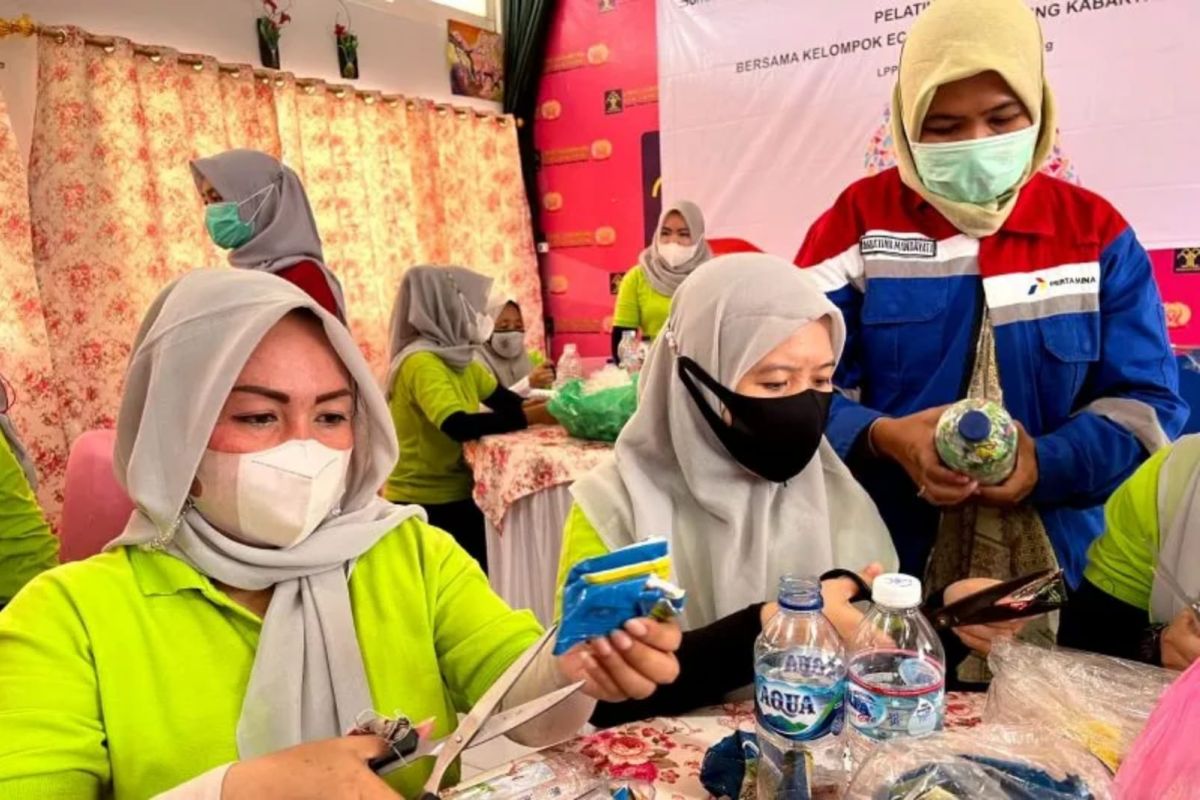 Kelompok Kabarti beri pelatihan pengolahan sampah anorganik melalui ecobrick