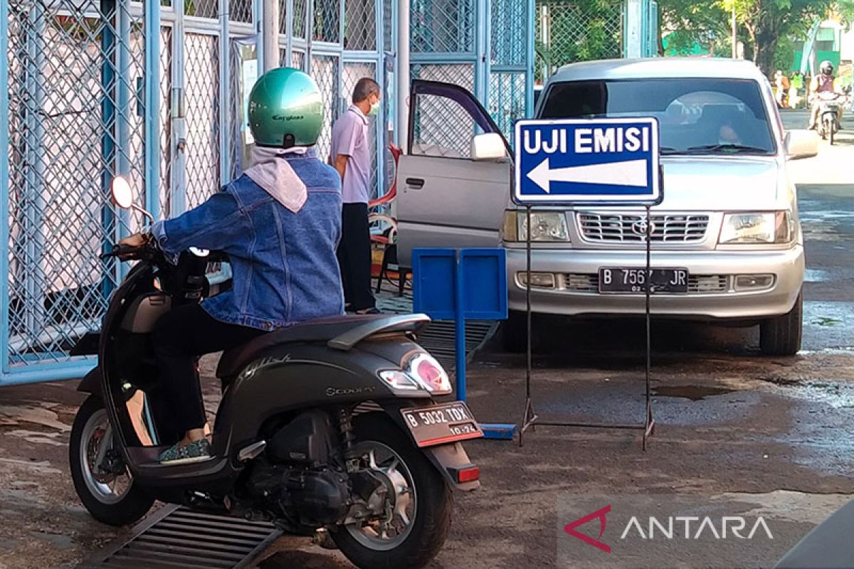 Jakarta rolls out free vehicle emissions testing