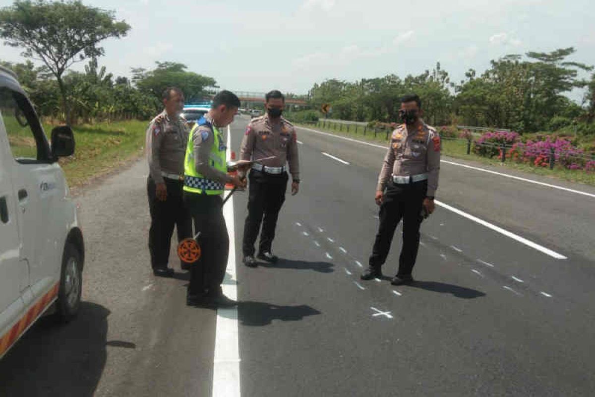 Kecelakaan minibus di Tol CIpali KM 136 diduga akibat sopir mengantuk