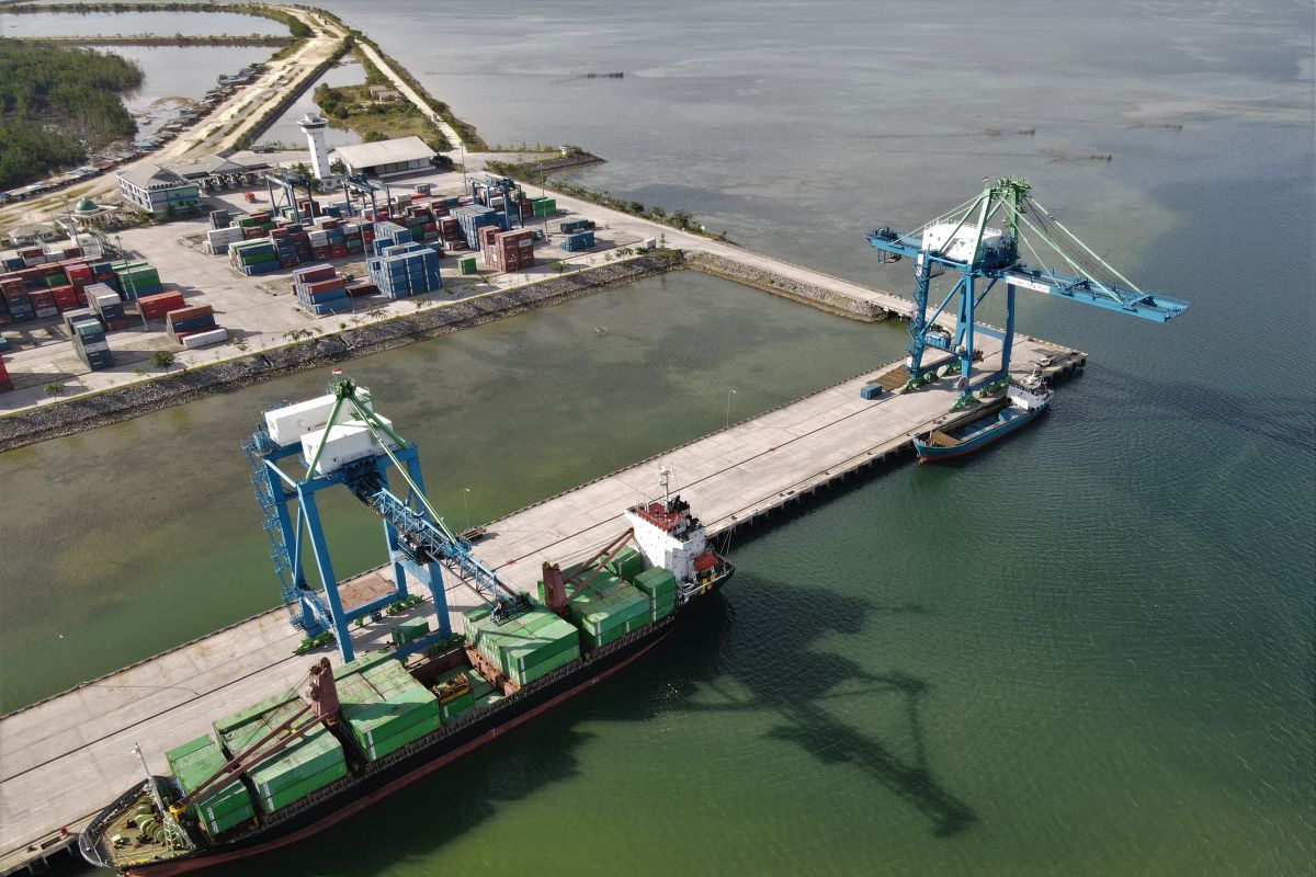 Upaya mewujudkan efisiensi logistik di negara poros maritim