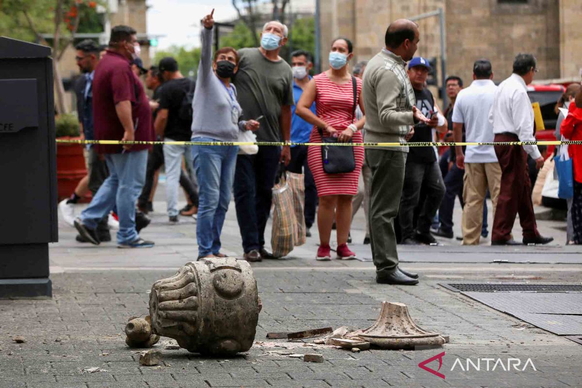 Sembilan tewas, 30 hilang setelah atap gereja runtuh di Meksiko