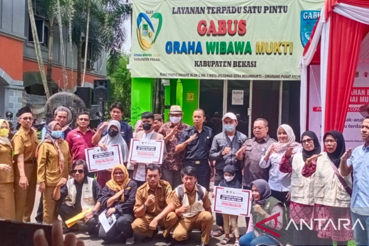 Pemkab Bekasi salurkan bansos pada anak terdampak COVID-19