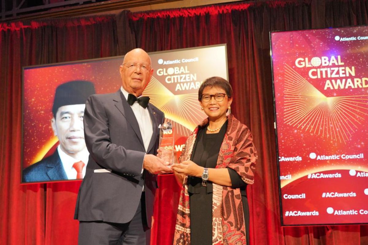 President Widodo receives Global Citizen Award
