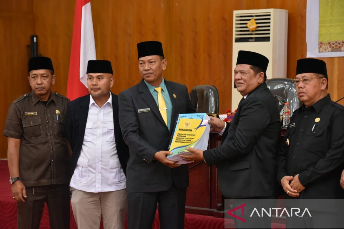 Wali Kota Padang Sidempuan sampaikan nota Ranperda P-APBD 2022